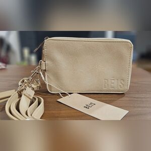 NWT BEIS  Wristlet/Crossbody Wallet